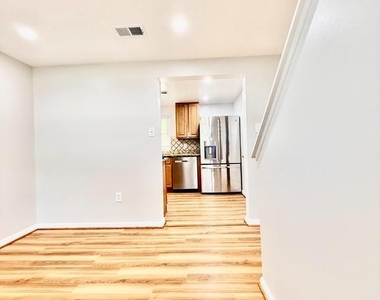 3931 Forestdale Avenue - Photo Thumbnail 25