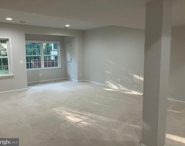 5622 Arrowfield Terrace - Photo Thumbnail 2