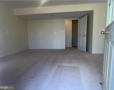 9241 Greenshire Drive - Photo Thumbnail 13