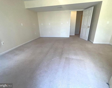 9241 Greenshire Drive - Photo Thumbnail 14