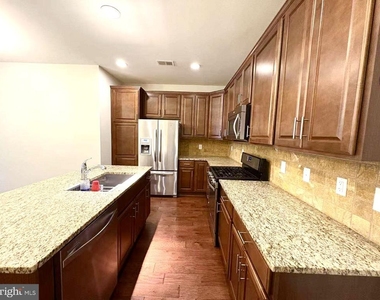 42797 Burrell Square - Photo Thumbnail 4