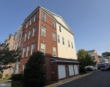 42797 Burrell Square - Photo Thumbnail 1