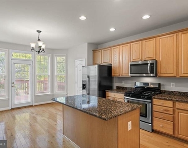 43770 Lees Mill Square - Photo Thumbnail 8