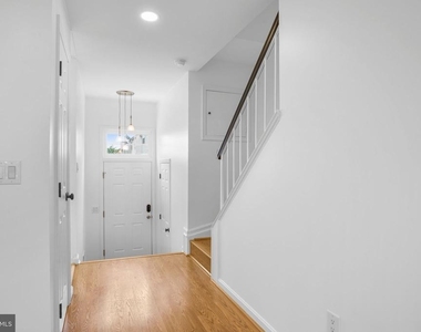 423 Mcdaniel Drive - Photo Thumbnail 3