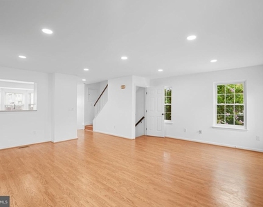 423 Mcdaniel Drive - Photo Thumbnail 13