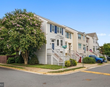 423 Mcdaniel Drive - Photo Thumbnail 1