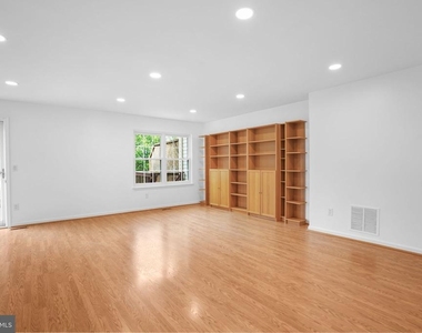 423 Mcdaniel Drive - Photo Thumbnail 11