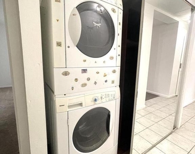 2323 Freetown Court - Photo Thumbnail 17