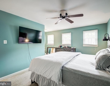 7112 Lake Cove Drive - Photo Thumbnail 25