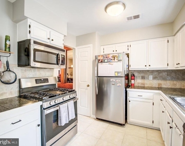 7112 Lake Cove Drive - Photo Thumbnail 17