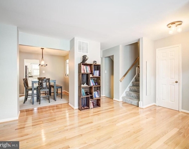 7112 Lake Cove Drive - Photo Thumbnail 8