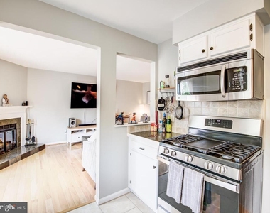 7112 Lake Cove Drive - Photo Thumbnail 21