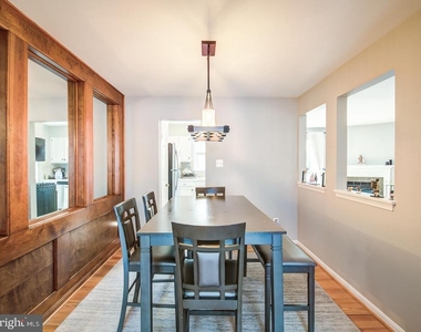 7112 Lake Cove Drive - Photo Thumbnail 9