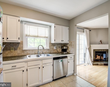 7112 Lake Cove Drive - Photo Thumbnail 20