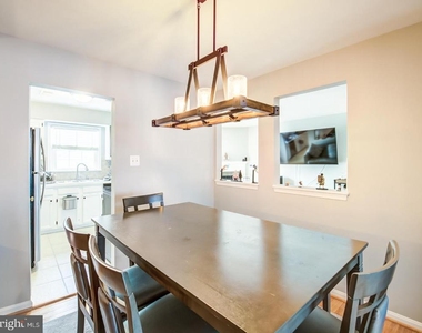 7112 Lake Cove Drive - Photo Thumbnail 10
