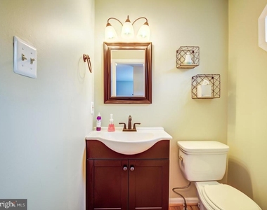 7112 Lake Cove Drive - Photo Thumbnail 4