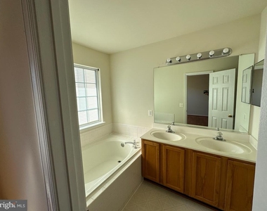 13517 Bannacker Place - Photo Thumbnail 23