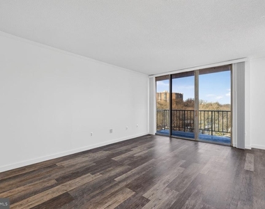 2059 Huntington Avenue - Photo Thumbnail 5
