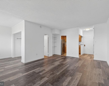 2059 Huntington Avenue - Photo Thumbnail 9