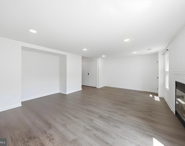 10153 Turnberry Place - Photo Thumbnail 5