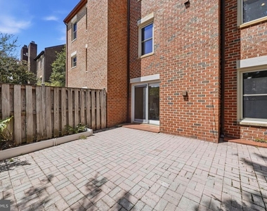 10153 Turnberry Place - Photo Thumbnail 24