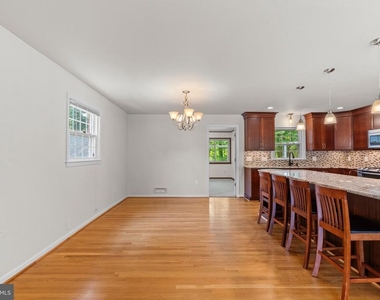7305 Masonville Court - Photo Thumbnail 6