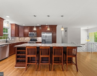 7305 Masonville Court - Photo Thumbnail 10