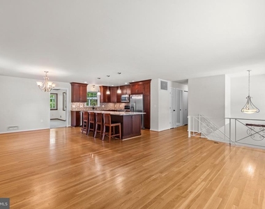 7305 Masonville Court - Photo Thumbnail 4
