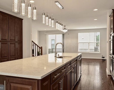 6230 Almerico Place - Photo Thumbnail 12