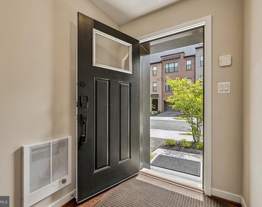 6230 Almerico Place - Photo Thumbnail 2