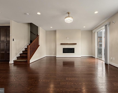6230 Almerico Place - Photo Thumbnail 7