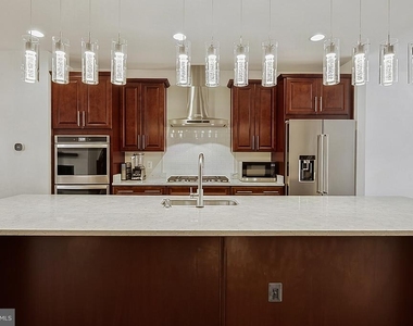 6230 Almerico Place - Photo Thumbnail 4