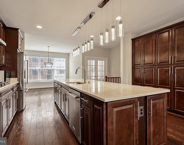 6230 Almerico Place - Photo Thumbnail 3