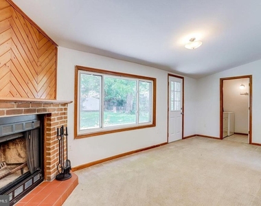 1922 Anderson Road - Photo Thumbnail 4