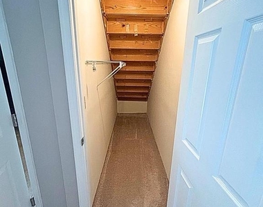 715 Acorn Court - Photo Thumbnail 8