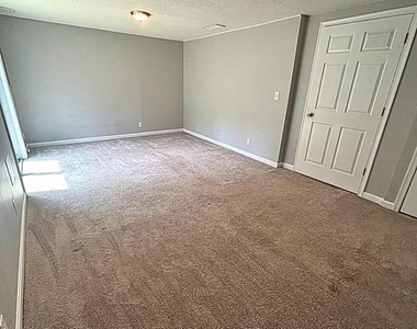 715 Acorn Court - Photo Thumbnail 3