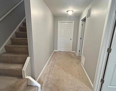 715 Acorn Court - Photo Thumbnail 9