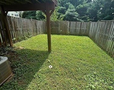 715 Acorn Court - Photo Thumbnail 6