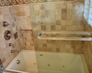 1006 Wythe Street - Photo Thumbnail 8