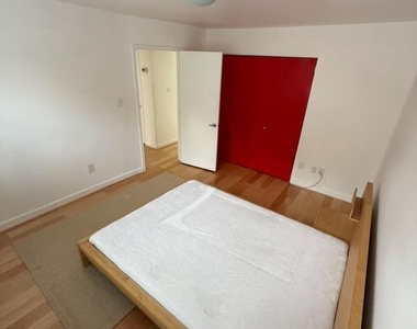 2111 N Scott Street - Photo Thumbnail 10
