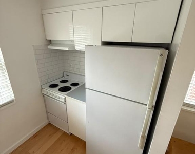 2111 N Scott Street - Photo Thumbnail 9
