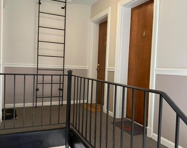 2111 N Scott Street - Photo Thumbnail 3