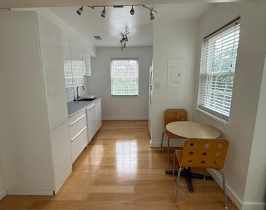 2111 N Scott Street - Photo Thumbnail 14