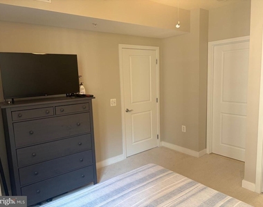 888 N Quincy Street - Photo Thumbnail 17