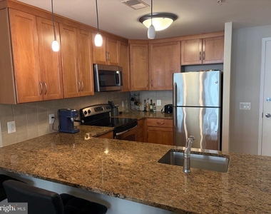 888 N Quincy Street - Photo Thumbnail 5