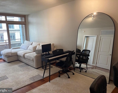 888 N Quincy Street - Photo Thumbnail 10