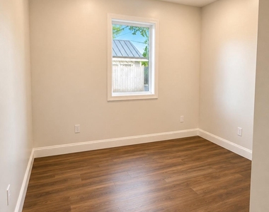 111 N Baltimore Street - Photo Thumbnail 9