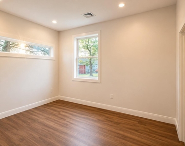 111 N Baltimore Street - Photo Thumbnail 4
