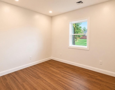 111 N Baltimore Street - Photo Thumbnail 7