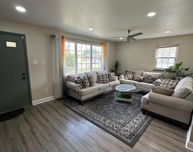 7837 Lawndale Avenue - Photo Thumbnail 17
